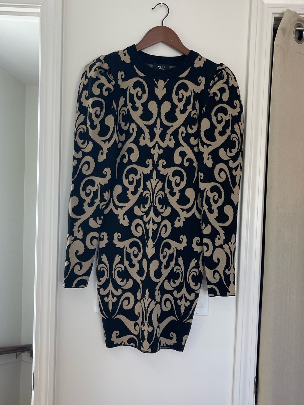 Vici Long Sleeve Black and Beige Patterned Women's Dress Size Medium
